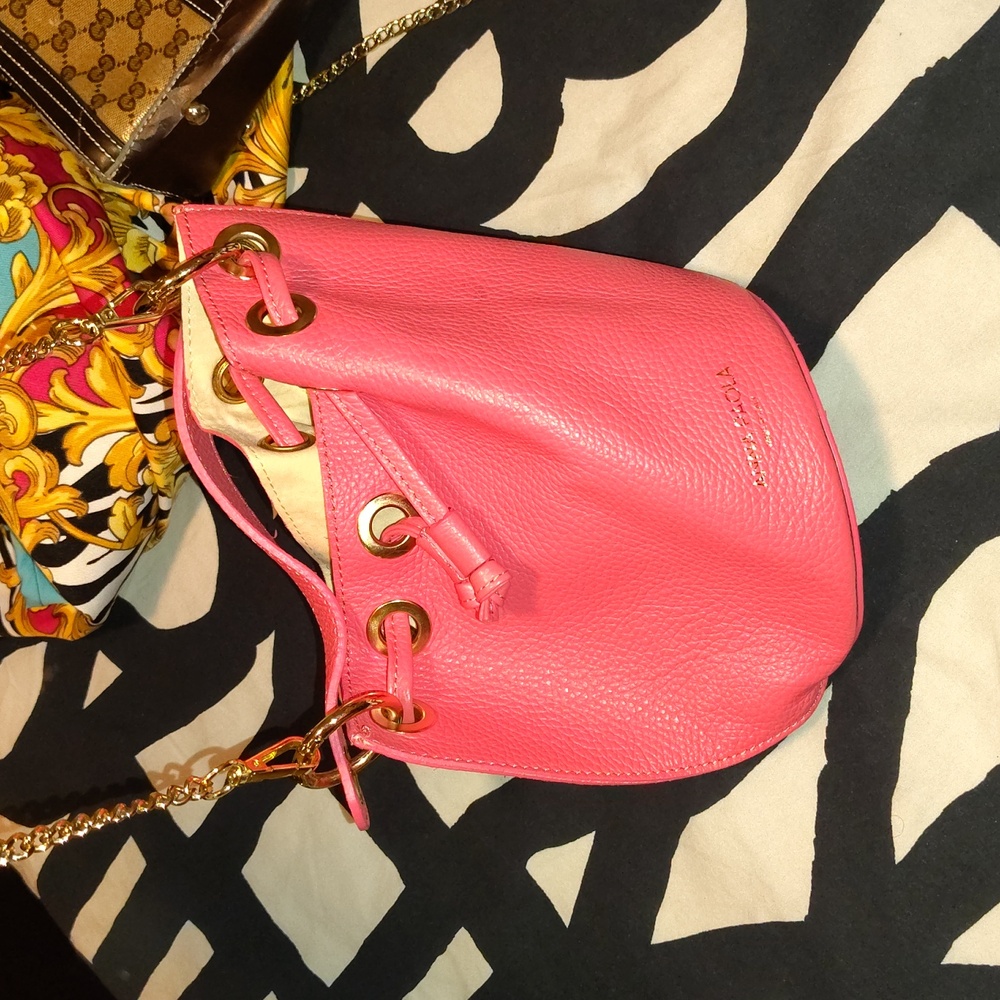 Anna Paola pink bucket bag